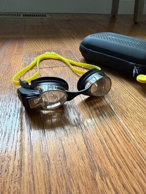 FORM Smart Swim 2 Smart Swimming Goggles – Black/Yellow – Case + Nose Bridges